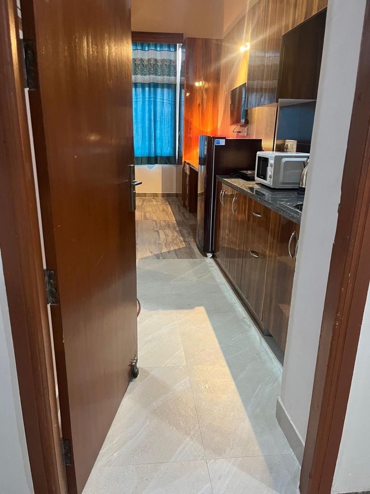 Studio Apartment In Greater Noida Exteriör bild